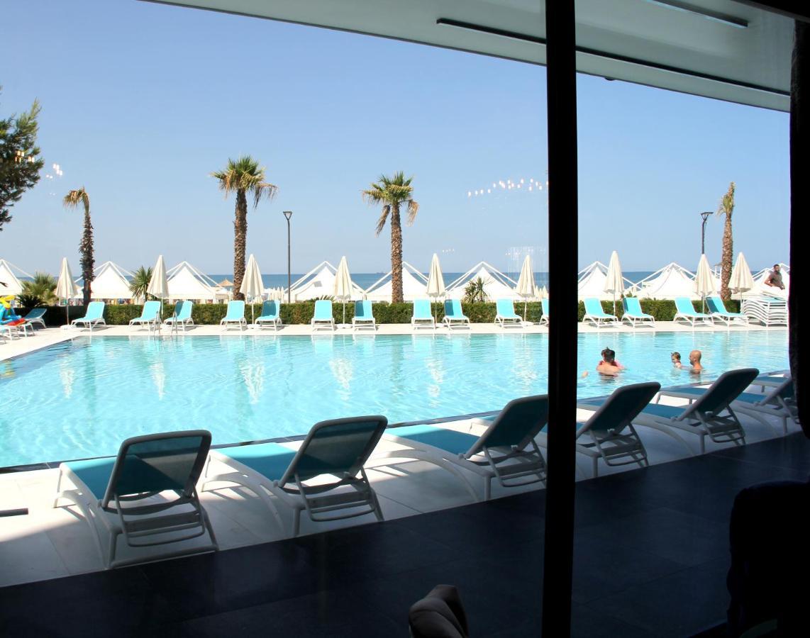 Hotel Luxury Premium Finese à Golem  Extérieur photo